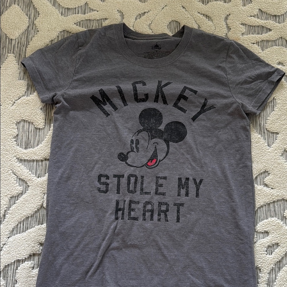 Women’s M Gray Mickey Mouse Graphic T-Shirt
